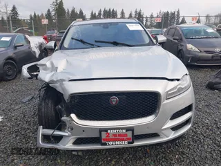 2019 Jaguar F-Pace 30t Portfolio z VIN SADCN2GX3KA353203, wystawiony jako IAAI lot #40967088 z przebiegiem 51 620 mil mil oraz . Historia ofert i sprzedaży dostępna na DreamBid. Obrazek 13.