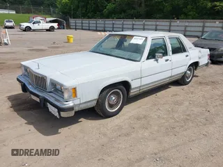 1986 Mercury Grand Marquis z VIN 2MEBP95F2GX642882, wystawiony jako IAAI lot #42227433 z przebiegiem 57 041 mil mil oraz . Historia ofert i sprzedaży dostępna na DreamBid. Obrazek 2.