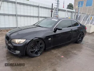 2009 BMW 3 Series 335i z VIN WBAWB73519P046670, wystawiony jako Copart lot #59224195 z przebiegiem 117 595 mil mil oraz Szkoda całkowita • Salvage title. Historia ofert i sprzedaży dostępna na DreamBid. Obrazek 1.