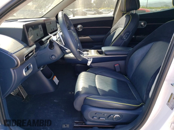2023 Genesis GV60 Performance z VIN KMUKEDTB4PU004583, wystawiony jako Copart lot #57499534 z przebiegiem 45 311 mil mil oraz Czysty tytuł • Clean title. Historia ofert i sprzedaży dostępna na DreamBid. Obrazek 7.