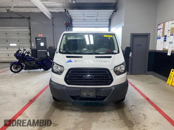 2017 Ford Transit z VIN 1FTYE1ZM1HKA12366, wystawiony jako IAAI lot #42501054 z przebiegiem 199 105 mil mil oraz . Historia ofert i sprzedaży dostępna na DreamBid. Obrazek 3.