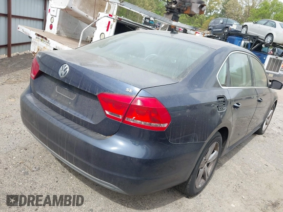 2013 Volkswagen Passat SE z VIN 1VWBP7A36DC033947, wystawiony jako IAAI lot #41943108 z przebiegiem 216 898 mil mil oraz . Historia ofert i sprzedaży dostępna na DreamBid. Obrazek 4.