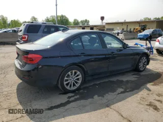 2018 BMW 3 Series 320i xDrive z VIN WBA8A3C50JA489629, wystawiony jako Copart lot #59535745 z przebiegiem 75 941 mil mil oraz Szkoda całkowita • Salvage title. Historia ofert i sprzedaży dostępna na DreamBid. Obrazek 3.