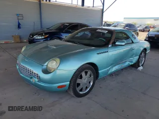2002 Ford Thunderbird Hardtop Premium z VIN 1FAHP60A22Y109399, wystawiony jako Copart lot #61760324 z przebiegiem 137 158 mil mil oraz Szkoda całkowita • Salvage title. Historia ofert i sprzedaży dostępna na DreamBid. Obrazek 1.