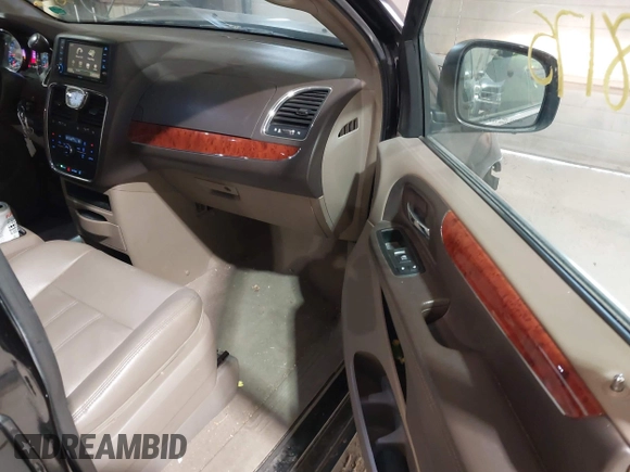 2014 Chrysler Town & Country Touring with VIN 2C4RC1BG5ER111459, listed as a IAAI auction lot 41368175 with 198,965 mi miles. Bid and sale history available at carsss.com. Image 5.