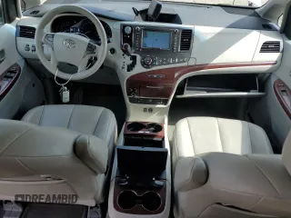 2013 Toyota Sienna XLE с VIN 5TDDK3DC9DS051534, выставлен на аукционе Copart как лот 61487035 с пробегом 66 168 миль миль и Списание • Salvage title. История ставок и продаж доступна на DreamBid. Изображение 8.