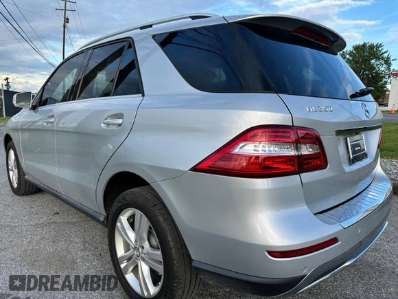 2014 Mercedes-Benz M 350 with VIN 4JGDA5JB3EA372327, listed as a Copart auction lot 63948025 with 71,418 mi miles and Clean title. Bid and sale history available at DreamBid. Image 3.