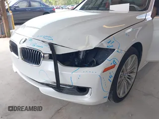 2013 BMW 3 Series 328i с VIN WBA3A5G58DNP19818, выставлен на аукционе IAAI как лот 42315026 с пробегом 133 510 миль миль и . История ставок и продаж доступна на DreamBid. Изображение 6.