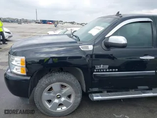 2010 Chevrolet Silverado 1500 LT with VIN 3GCRKSE30AG296456, listed as a IAAI auction lot 41713549 with 274,586 mi miles. Bid and sale history available at carsss.com. Image 6.