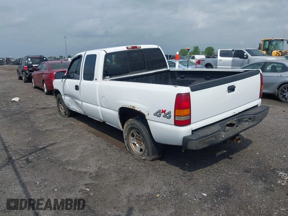 2000 Chevrolet Silverado 1500 LS with VIN 1GCEK19V6YZ195632, listed as a IAAI auction lot 41961207 with 165,124 mi miles. Bid and sale history available at carsss.com. Image 3.