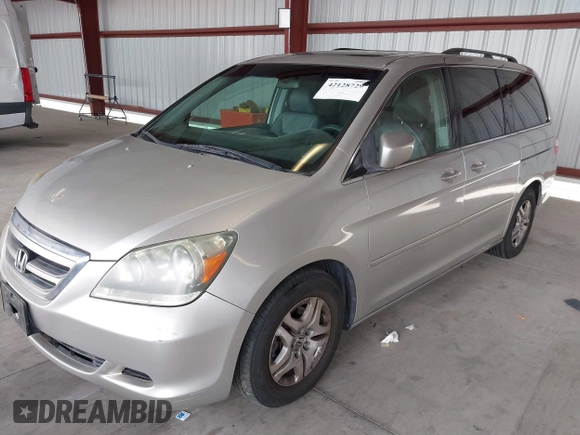 2005 Honda Odyssey EX-L with VIN 5FNRL38615B026205, listed as a IAAI auction lot 42128729 with 172,260 mi miles. Bid and sale history available at carsss.com. Image 2.