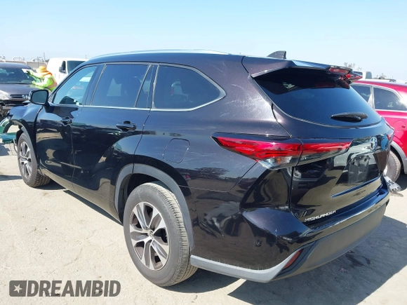2021 Toyota Highlander XLE with VIN 5TDGZRAH2MS065304, listed as a IAAI auction lot 42386731 with 67,893 mi miles and . Bid and sale history available at DreamBid. Image 3.
