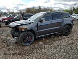 2017 Jeep Grand Cherokee SRT z VIN 1C4RJFDJ0HC683855, wystawiony jako Copart lot #53252085 z przebiegiem Nie podano mil oraz Szkoda całkowita • Salvage title. Historia ofert i sprzedaży dostępna na DreamBid. Obrazek 1.