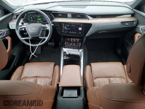 2019 Audi e-tron Prestige z VIN WA1VAAGE6KB021737, wystawiony jako Copart lot #44444585 z przebiegiem 37 227 mil mil oraz Szkody całkowita. Historia ofert i sprzedaży dostępna na DreamBid. Obrazek 8.