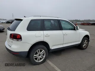 2008 Volkswagen Touareg V6 z VIN WVGBE77L08D043577, wystawiony jako Copart lot #50735775 z przebiegiem Nie podano mil oraz Szkoda całkowita • Salvage title. Historia ofert i sprzedaży dostępna na DreamBid. Obrazek 3.