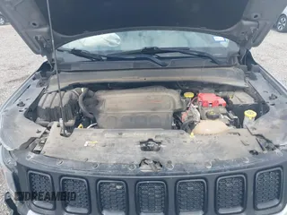 2020 Jeep Compass Altitude z VIN 3C4NJCBB8LT105248, wystawiony jako IAAI lot #42021423 z przebiegiem 93 004 mil mil oraz . Historia ofert i sprzedaży dostępna na DreamBid. Obrazek 10.