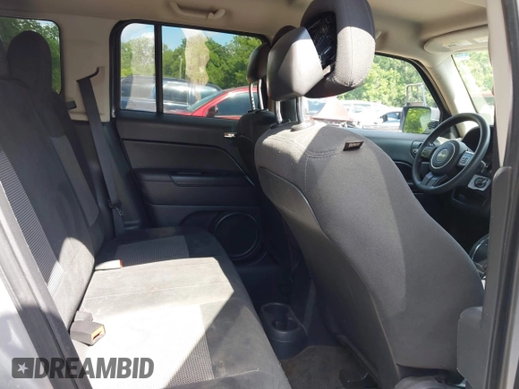 2014 Jeep Patriot Altitude z VIN 1C4NJPBA8ED789242, wystawiony jako IAAI lot #42349465 z przebiegiem 150 835 mil mil oraz . Historia ofert i sprzedaży dostępna na DreamBid. Obrazek 8.