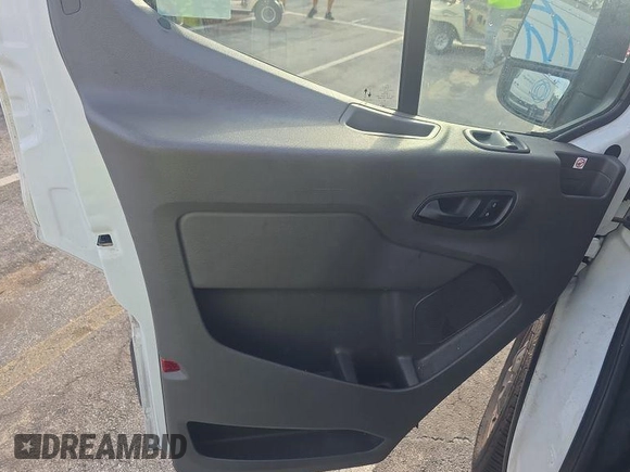 2020 Ford Transit Cargo с VIN 1FTBR1Y8XLKB79512, выставлен на аукционе IAAI как лот 42849713 с пробегом 79 515 миль миль и . История ставок и продаж доступна на DreamBid. Изображение 2.