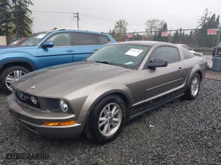 2005 Ford Mustang Deluxe with VIN 1ZVFT80N555139284, listed as a IAAI auction lot 41963181 with 184,958 mi miles. Bid and sale history available at carsss.com. Image 17.