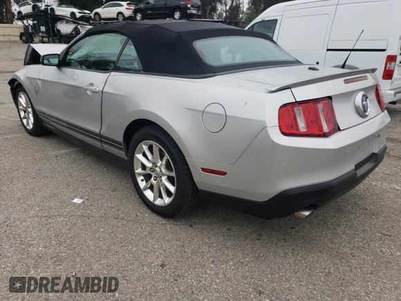 2011 Ford Mustang V6 z VIN 1ZVBP8EM9B5131834, wystawiony jako Copart lot #52545465 z przebiegiem 164 357 mil mil oraz Szkoda całkowita • Salvage title. Historia ofert i sprzedaży dostępna na DreamBid. Obrazek 2.