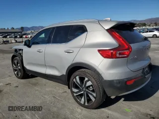 2024 Volvo XC40 Plus Bright Theme z VIN YV4L12UE8R2381381, wystawiony jako Copart lot #46183675 z przebiegiem 5 666 mil mil oraz Szkoda całkowita • Salvage title. Historia ofert i sprzedaży dostępna na DreamBid. Obrazek 2.