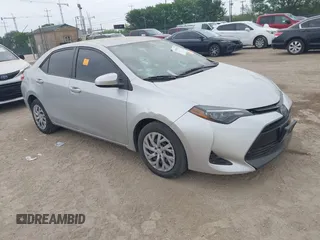 2018 Toyota Corolla L z VIN 2T1BURHE8JC079006, wystawiony jako IAAI lot #41960184 z przebiegiem 58 717 mil mil oraz . Historia ofert i sprzedaży dostępna na DreamBid. Obrazek 1.