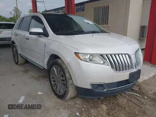 2013 Lincoln MKX z VIN 2LMDJ6JK0DBL01485, wystawiony jako IAAI lot #42399089 z przebiegiem 166 152 mil mil oraz . Historia ofert i sprzedaży dostępna na DreamBid. Obrazek 1.