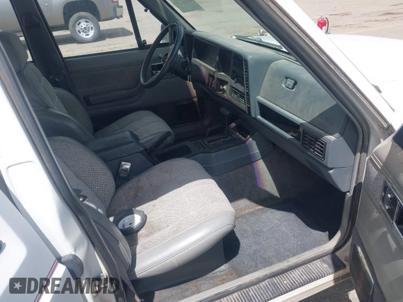 1992 Jeep Cherokee with VIN 1J4FJ58S0NL102716, listed as a IAAI auction lot 42169406 with 197,167 mi miles and . Bid and sale history available at DreamBid. Image 5.