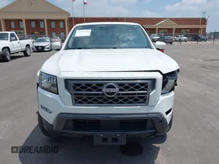 2022 Nissan Frontier SV z VIN 1N6ED1EJXNN693314, wystawiony jako IAAI lot #42322104 z przebiegiem 52 565 mil mil oraz . Historia ofert i sprzedaży dostępna na DreamBid. Obrazek 13.