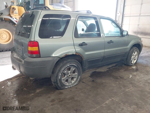 2005 Ford Escape XLT with VIN 1FMYU93165KA74210, listed as a IAAI auction lot 41388896 with 209,807 mi miles. Bid and sale history available at carsss.com. Image 4.