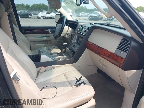 2003 Lincoln Navigator Luxury z VIN 5LMFU28R33LJ13692, wystawiony jako IAAI lot #42226136 z przebiegiem 161 104 mil mil oraz . Historia ofert i sprzedaży dostępna na DreamBid. Obrazek 5.