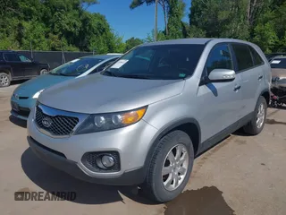 2013 Kia Sorento LX with VIN 5XYKT3A13DG408551, listed as a IAAI auction lot 42648422 with 126,985 mi miles and . Bid and sale history available at DreamBid. Image 2.