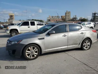 2011 Kia Optima EX z VIN KNAGN4A7XB5082566, wystawiony jako Copart lot #59417995 z przebiegiem Nie podano mil oraz Czysty tytuł • Clean title. Historia ofert i sprzedaży dostępna na DreamBid. Obrazek 1.
