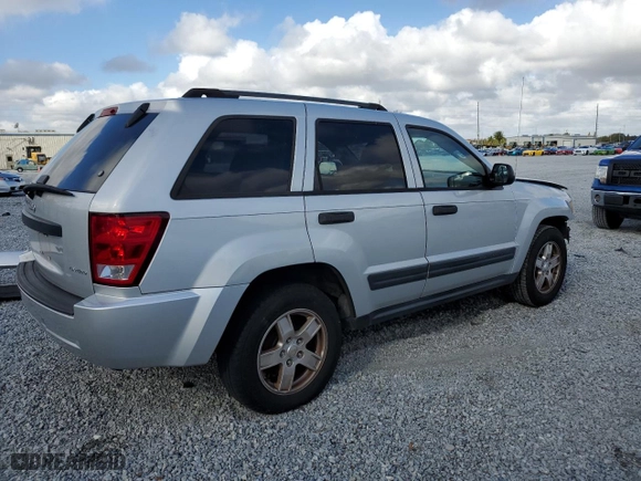 2005 Jeep Grand Cherokee Laredo with VIN 1J4GS48K55C641845, listed as a Copart auction lot 85144244 with 178,031 mi miles and Salvage Title. Bid and sale history available at carsss.com. Image 3.