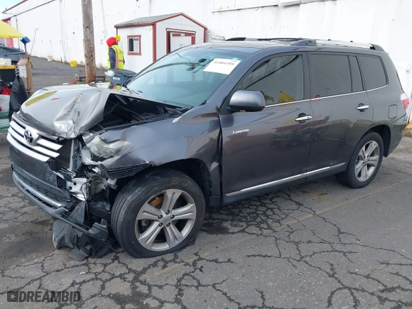 2013 Toyota Highlander Limited with VIN 5TDYK3EH5DS092173, listed as a IAAI auction lot 41484395 with 119,138 mi miles. Bid and sale history available at carsss.com. Image 17.