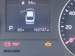 2019 Kia Forte LXS z VIN 3KPF24AD9KE131628, wystawiony jako IAAI lot #42657093 z przebiegiem 163 737 mil mil oraz . Historia ofert i sprzedaży dostępna na DreamBid. Obrazek 15.