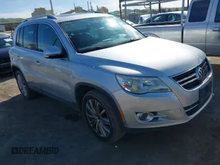2011 Volkswagen Tiguan SE with VIN WVGBV7AX4BW561845, listed as a IAAI auction lot 41840195 with 171,929 mi miles and . Bid and sale history available at DreamBid. Image 1.