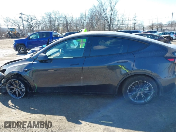 2024 Tesla Model Y Long Range with VIN 7SAYGDEE4RF149457, listed as a IAAI auction lot 41700922 with Not Provided miles. Bid and sale history available at carsss.com. Image 14.