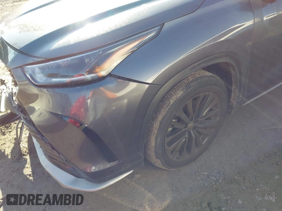 2024 Toyota Highlander LE z VIN 5TDKDRBH3RS531823, wystawiony jako IAAI lot #41769437 z przebiegiem 27 754 mil mil oraz . Historia ofert i sprzedaży dostępna na DreamBid. Obrazek 17.