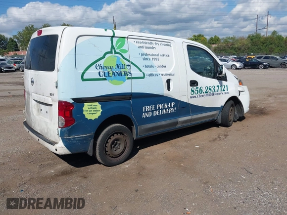 2015 Nissan NV200 SV with VIN 3N6CM0KN2FK696854, listed as a IAAI auction lot 40484019 with 198,411 mi miles. Bid and sale history available at carsss.com. Image 4.