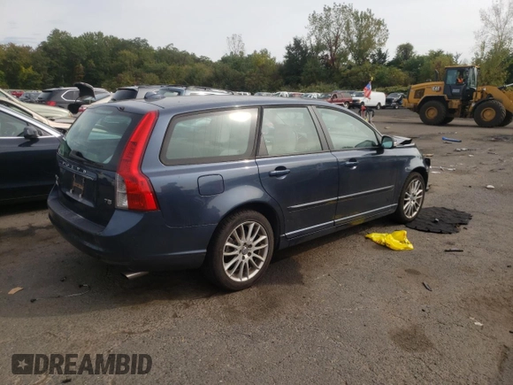 2011 Volvo V50 с VIN YV1672MW6B2607845, выставлен на аукционе Copart как лот 73304014 с пробегом Не указан миль и Списание • Salvage title. История ставок и продаж доступна на DreamBid. Изображение 3.