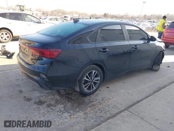 2024 Kia Forte LXS z VIN 3KPF24AD6RE836641, wystawiony jako IAAI lot #41793732 z przebiegiem 16 855 mil mil oraz . Historia ofert i sprzedaży dostępna na DreamBid. Obrazek 4.