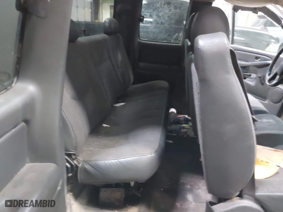 2003 Chevrolet Silverado 1500 Work Truck with VIN 2GCEC19X831322400, listed as a IAAI auction lot 40653506 with 264,390 mi miles. Bid and sale history available at carsss.com. Image 8.