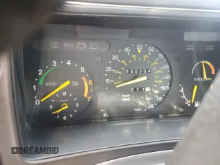 1990 Saab 900 z VIN YS3AL75LXL7013883, wystawiony jako Copart lot #75400804 z przebiegiem 165 394 mil mil oraz Szkoda całkowita • Salvage title. Historia ofert i sprzedaży dostępna na DreamBid. Obrazek 9.
