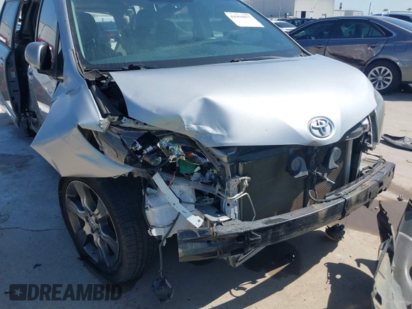 2015 Toyota Sienna SE with VIN 5TDXK3DC7FS684341, listed as a IAAI auction lot 41959077 with 154,377 mi miles and . Bid and sale history available at DreamBid. Image 18.