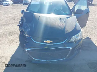 2018 Chevrolet Sonic LT z VIN 1G1JD5SB8J4121320, wystawiony jako IAAI lot #40604581 z przebiegiem 97 602 mil mil oraz . Historia ofert i sprzedaży dostępna na DreamBid. Obrazek 10.