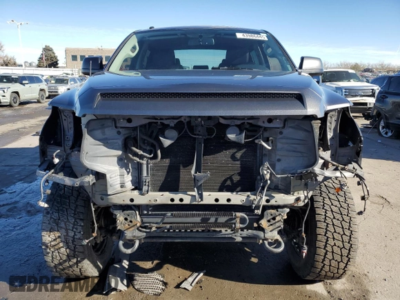 2017 Toyota Tundra Platinum z VIN 5TFAW5F16HX614411, wystawiony jako Copart lot #43986445 z przebiegiem 93 457 mil mil oraz Szkoda całkowita • Salvage title. Historia ofert i sprzedaży dostępna na DreamBid. Obrazek 5.