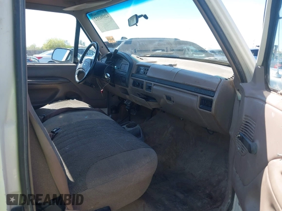 1992 Ford F-150 with VIN 1FTEF14H0NLA47691, listed as a IAAI auction lot 42096312 with 1 mi miles. Bid and sale history available at carsss.com. Image 5.