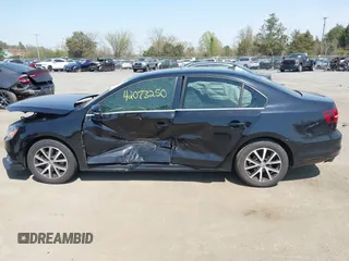 2017 Volkswagen Jetta SE с VIN 3VWDB7AJ8HM229236, выставлен на аукционе IAAI как лот 42073250 с пробегом 117 585 миль миль и . История ставок и продаж доступна на DreamBid. Изображение 14.