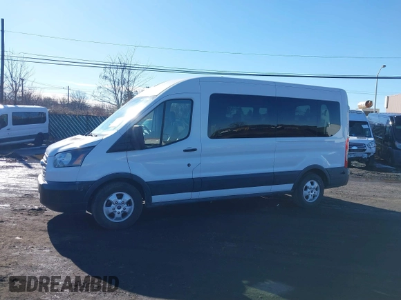 2018 Ford Transit Passenger XL z VIN 1FBZX2CM8JKA52497, wystawiony jako IAAI lot #41553720 z przebiegiem 81 714 mil mil oraz . Historia ofert i sprzedaży dostępna na DreamBid. Obrazek 14.